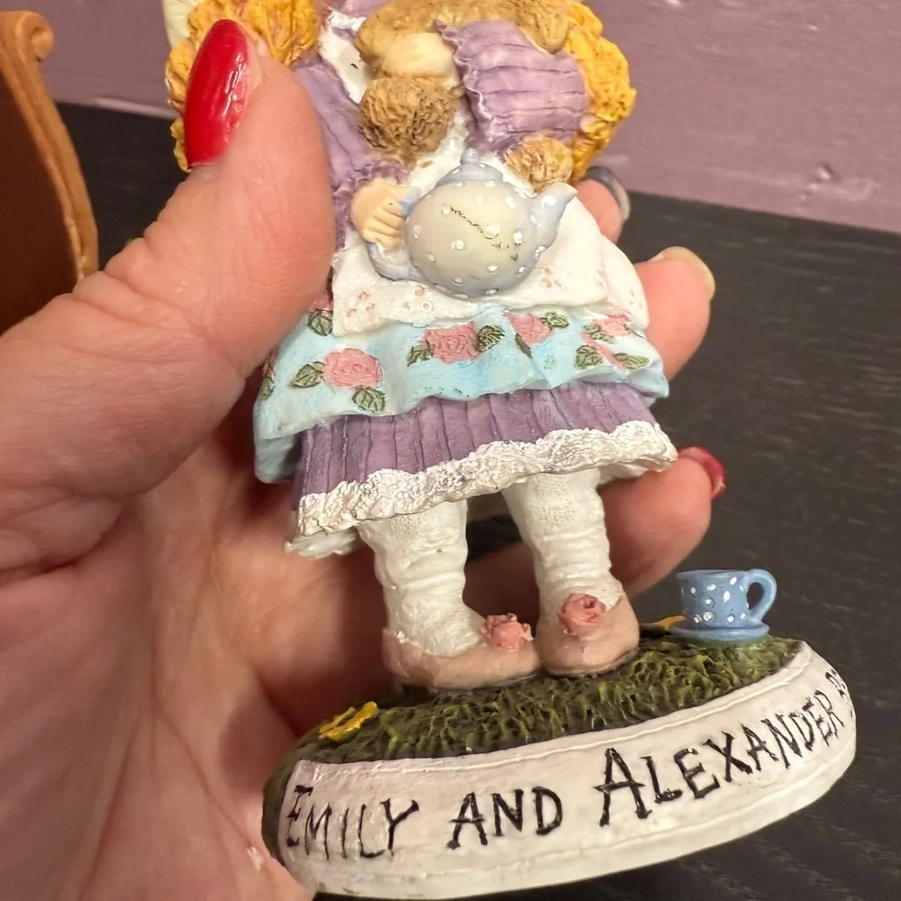 2 Linda Grayson 1996 Charming Bear Figurines Emily Cynthia With Floral Accents